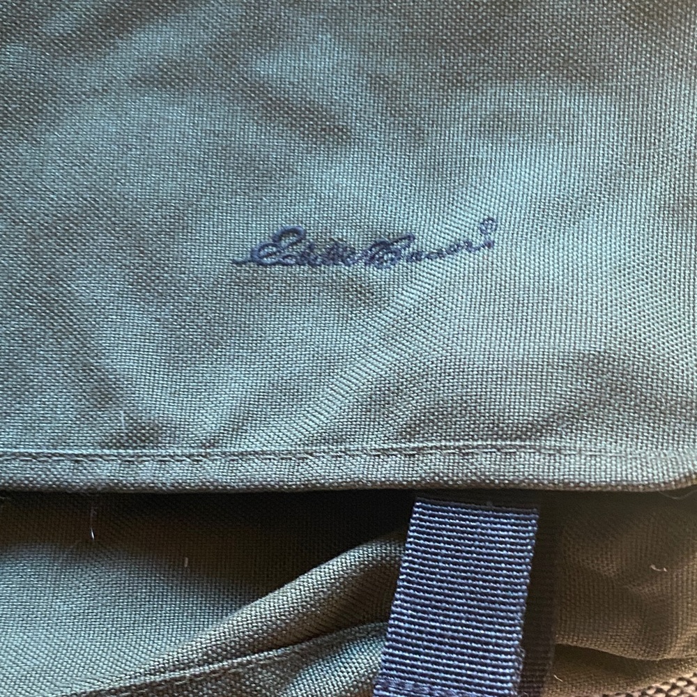 Eddie Bauer Olive Men's Messenger Bag Laptop Bag Expandable - Picture 3 of 8